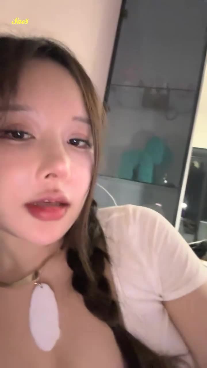 土豪干爹破产被迫下海的巨乳学生妹